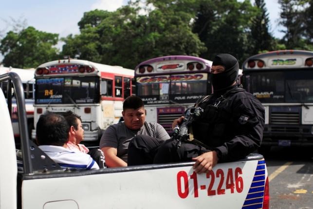 Canh xe tai cho 120 ten mafia o El Salvador-Hinh-3